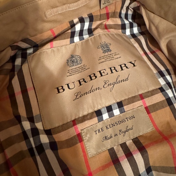 Burberry long coat in honey color. - Picture 8 of 10